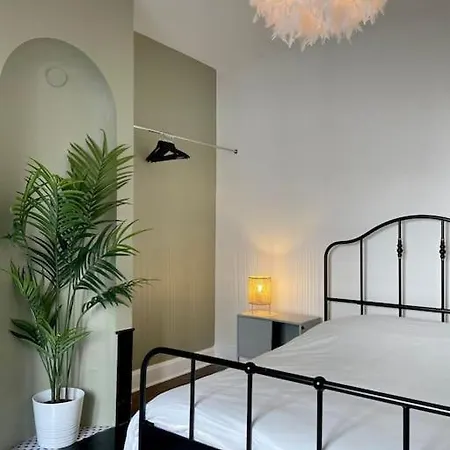 Charmant Appartement, Tout Equipe 아파트 낭시